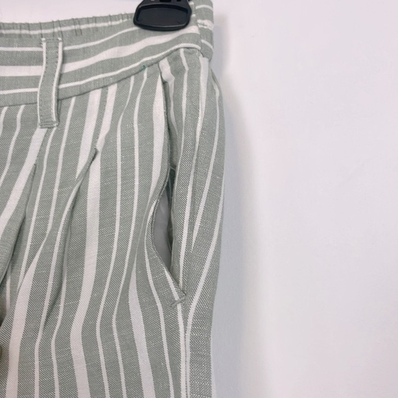 Madewell The Tailored Tapered Pant in Striped
Linen-Blend. Size 0. Green & White - Picture 9 of 14